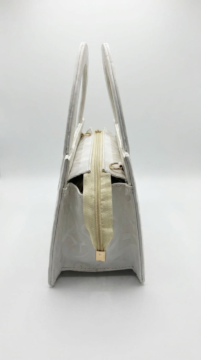 Elegant White Handbag with Golden Detailing 🤍✨
